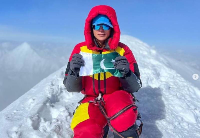 Pakistani Mountaineers Naila Kiani scales Kanchenjunga