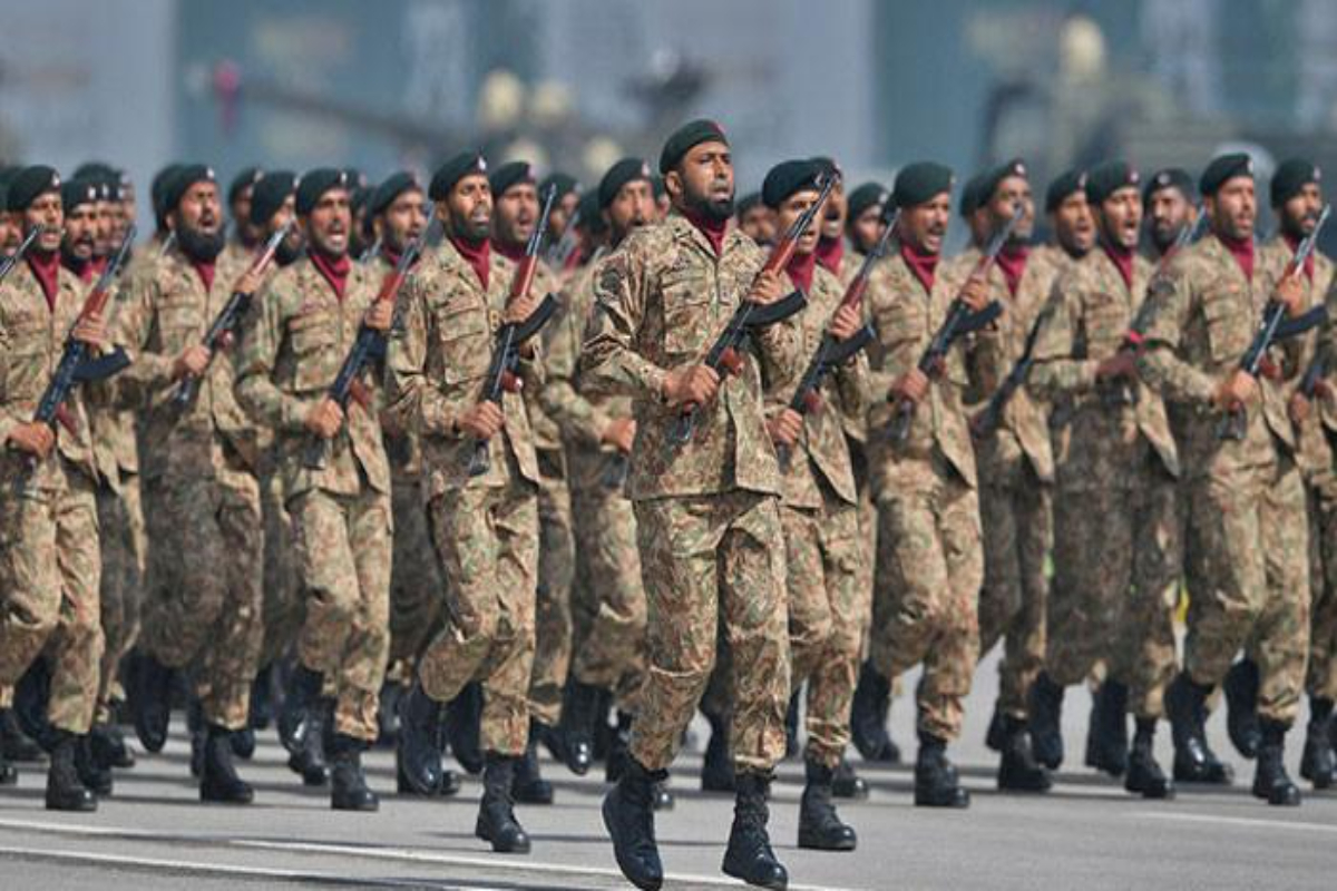 Defense budget likely to rise by 20% to Rs2,550bln