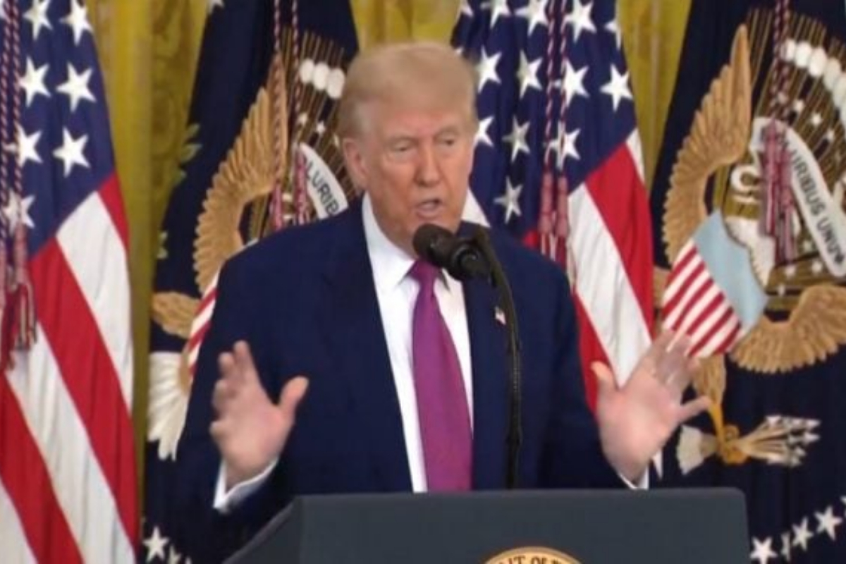 Trump warns Iran: "Unprecedented" US response if attacked