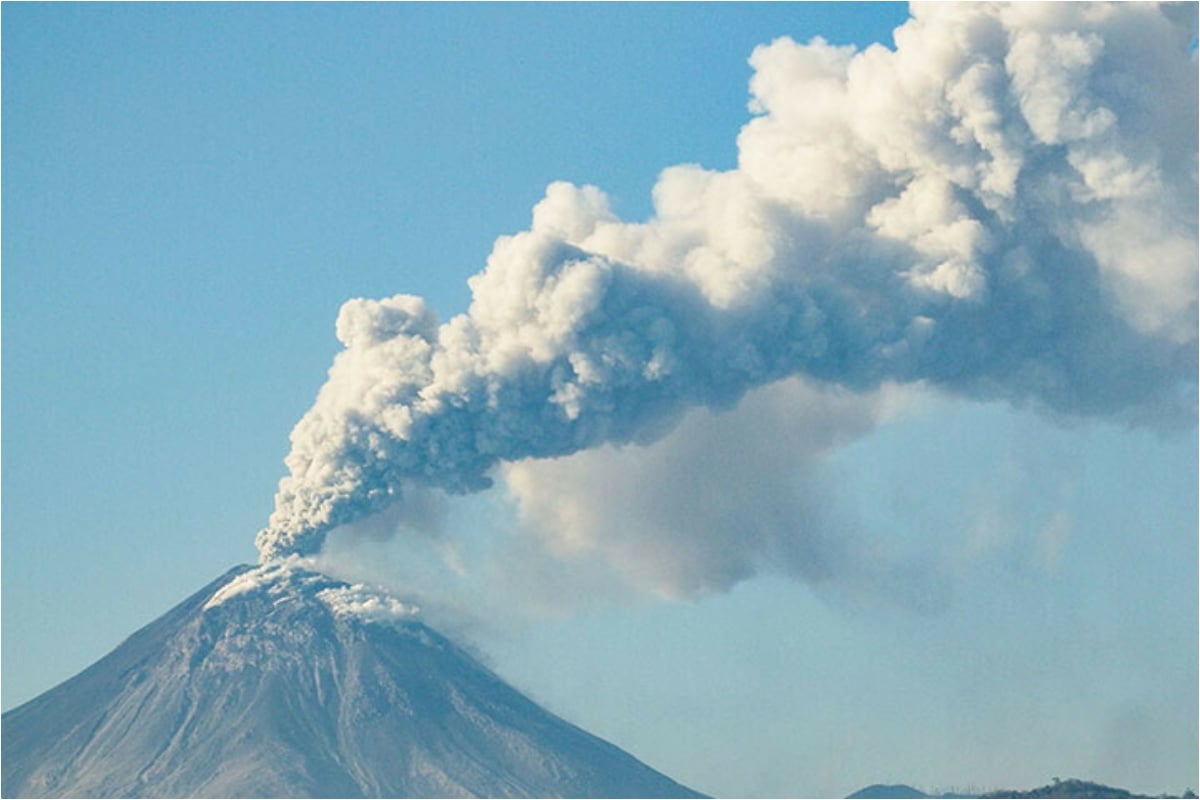 Indonesia Volcano Erupts, Spewing ash 6 miles high, Bali airport hit by major disruptions