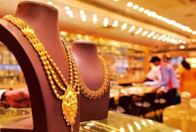 Gold prices dip slightly across Pakistani market
