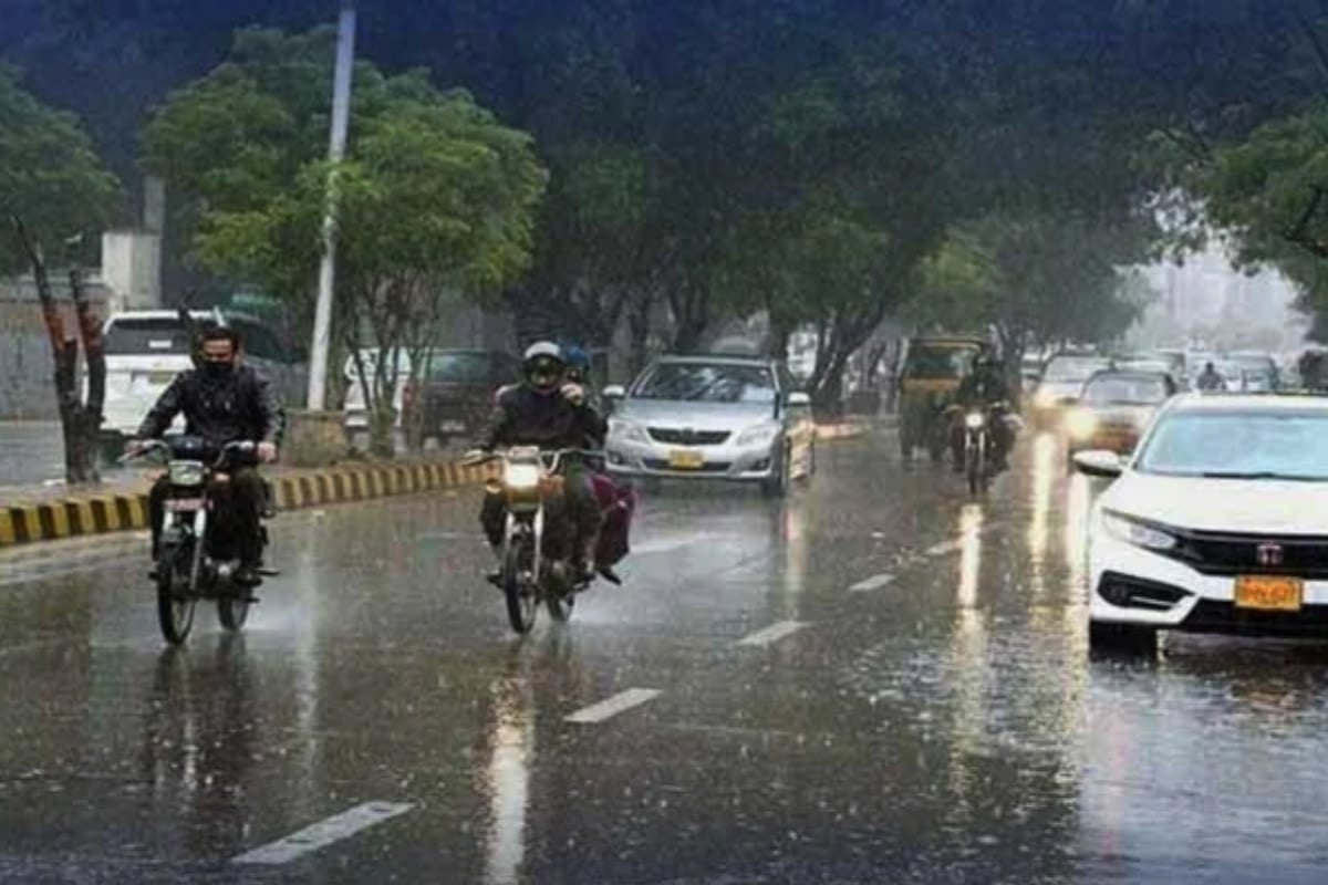 Karachi experiences heavy rainfall, thunderstorms Karachi experiences heavy rainfall, thunderstorms