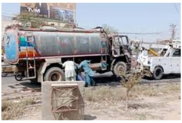 Motorcyclist killed after hit by water tanker in Karachi