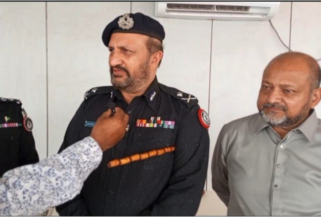 Karachi Police Chief pays surprise visit to Cattle Market ahead of Eid