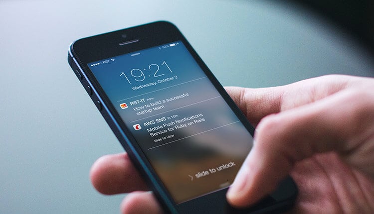 Smartphone users turning off news alerts, study finds