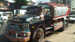 Man dies after being bit by water tanker in Korangi