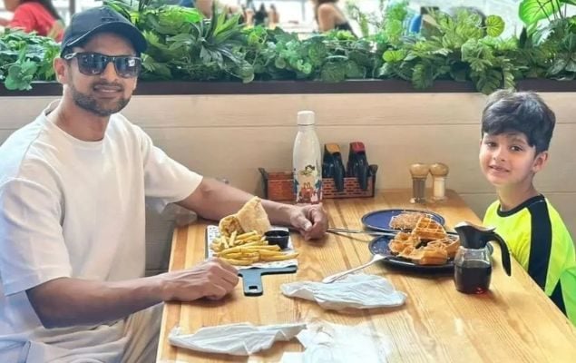 Shoaib Malik faces backlash over lunch photo with son