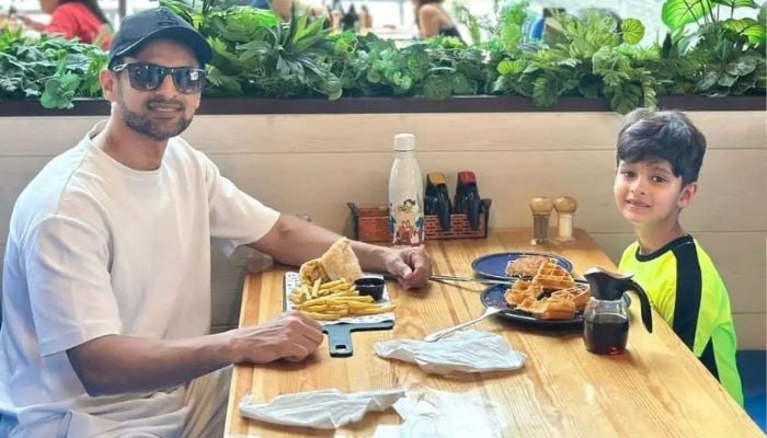 Shoaib Malik faces backlash over lunch photo with son