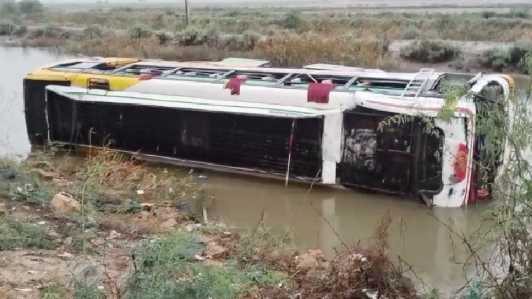 8 dead, 70 injured in two bus accidents in Sindh