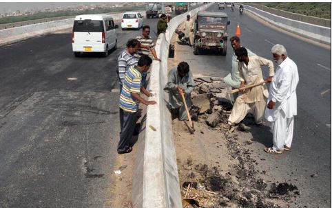 Temporary closure of Jam Sadiq Bridge disrupts morning traffic in Korangi