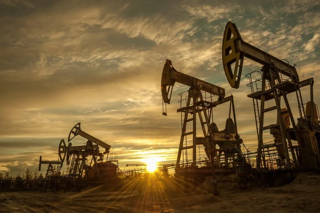 Oil prices dip amid trade tensions and growing U.S. inventories