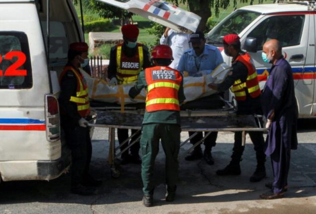 6 killed, 18 injured in tragic bus-trailer collision in Muzaffargarh
