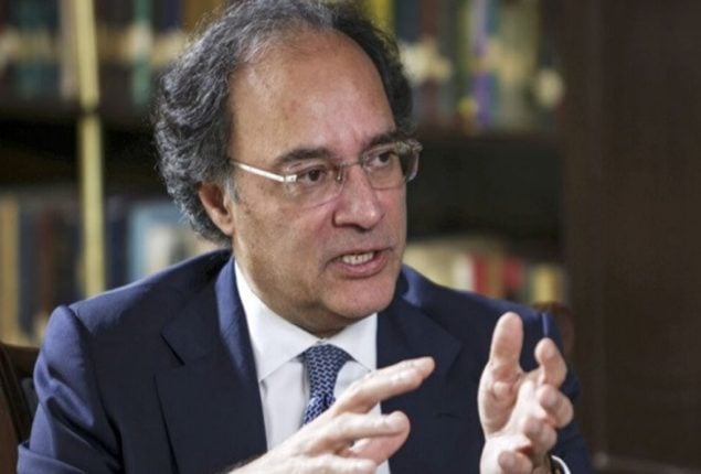 FinMin Aurangzeb engages traders over sales tax disputes