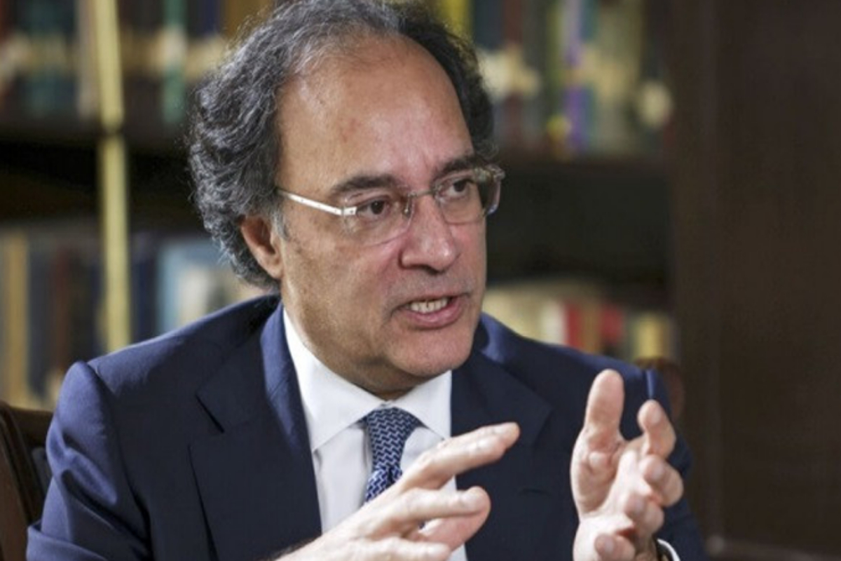 FinMin Aurangzeb engages traders over sales tax disputes