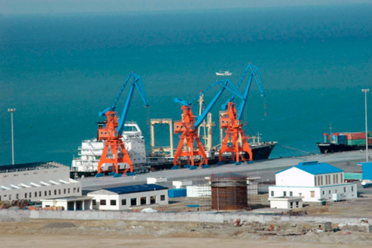 Maritime Minister reviews proposals for Gwadar-Gulf Ferry service