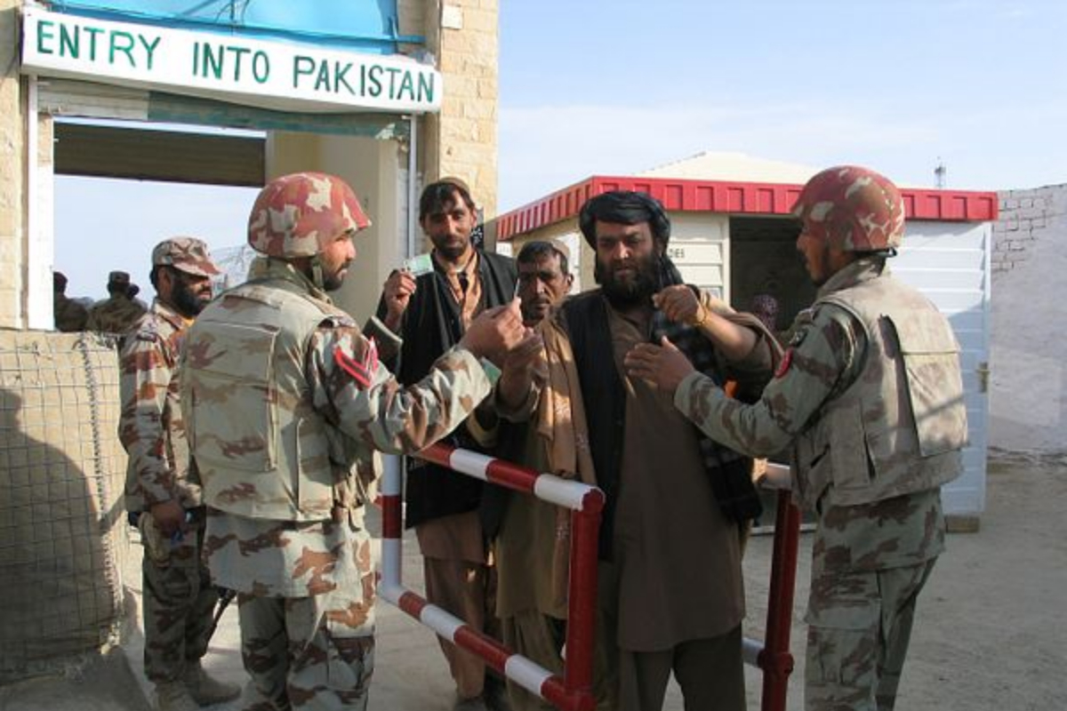 Pak-Afghan border Alert: Five suspected “Suicide Bombers” arrested while crossing