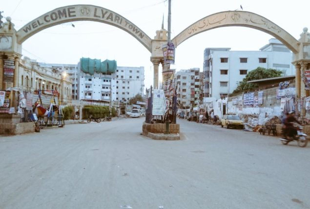 Dangerous Lyari building Vacated, Demolition on hold