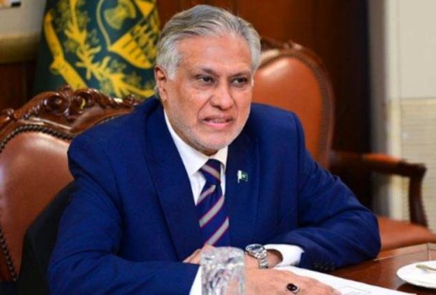 Dar highlights Pakistan’s investment potential in meeting with global experts