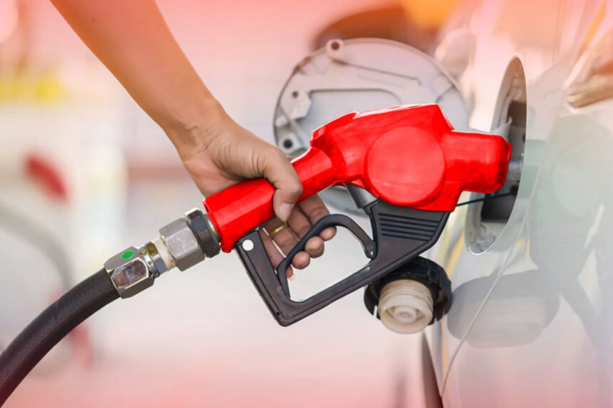 Govt keeps petrol price unchanged, reduces diesel by Rs3 per litre