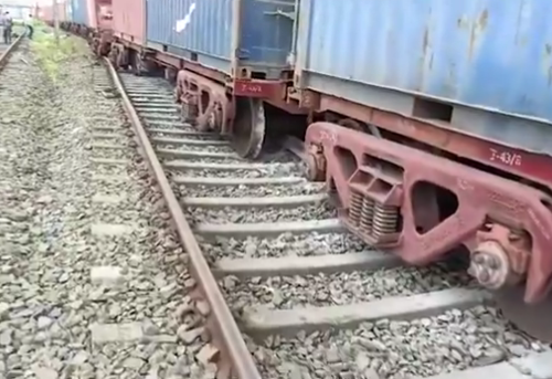 Freight train engine and 5 carriages derail in Mirpur Mathelo