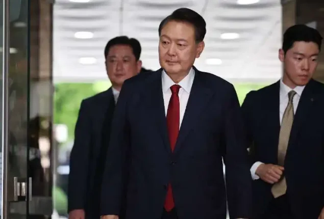South Korean court issues arrest warrant for Ex-President Yoon Suk Yeol over martial law attempt