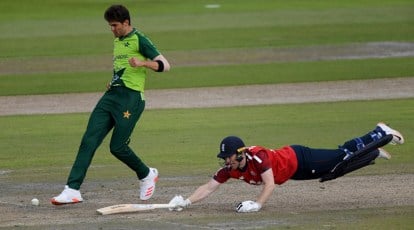Pakistan beats England in legends opener