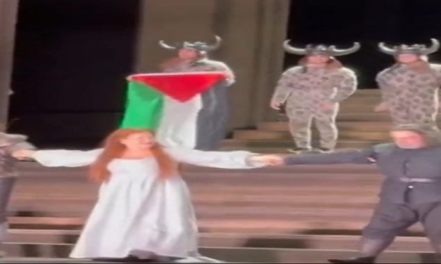 Opera performer waves Palestinian flag in bold On-Stage gesture