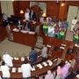 Sindh Assembly honors Lyari’s young footballers