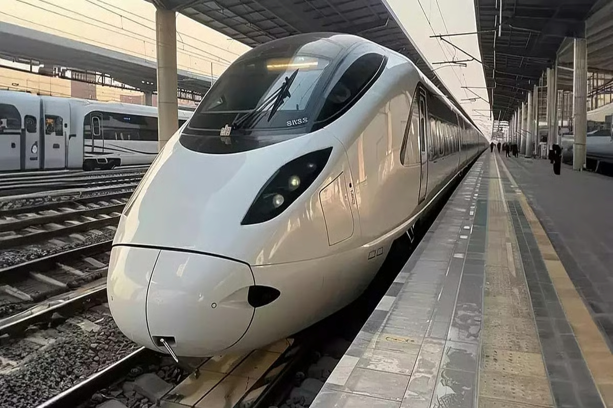 Pakistan’s first bullet train introduced; details inside