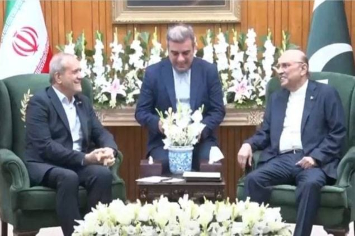 President Zardari Meets Masoud Pezeshkian, Commit to Strengthen Pakistan-Iran Cooperation