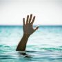 Man jumps into sea after throwing two children
