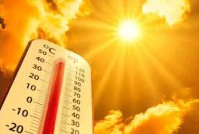 Heat grips Karachi as sea breeze remain suspended