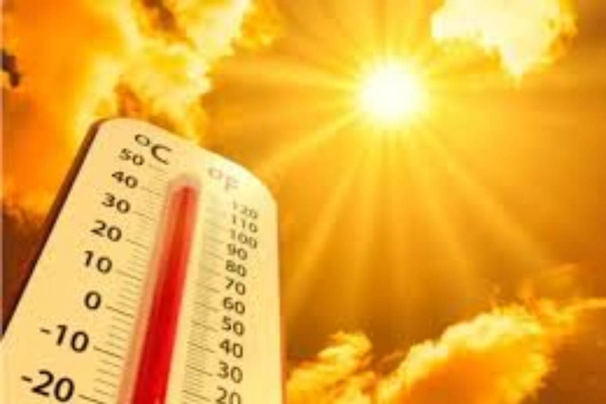 Heat grips Karachi as sea breeze remain suspended