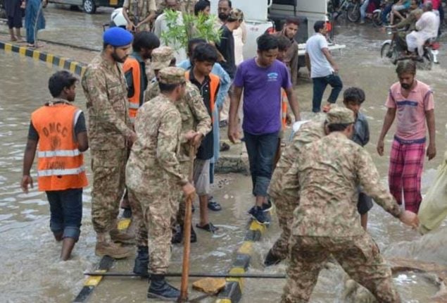 Army steps in to rescue Karachi residents after heavy rain