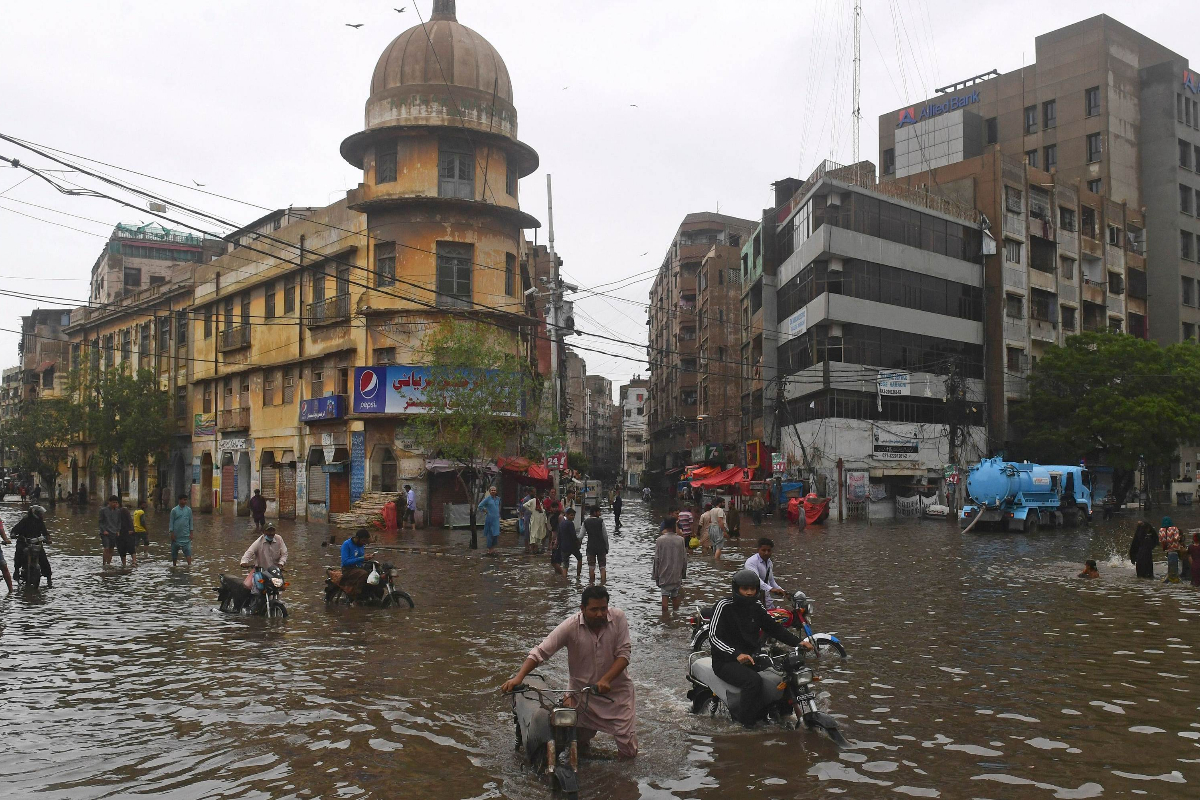 Karachi faces destruction due to heavy rains killed 15 people