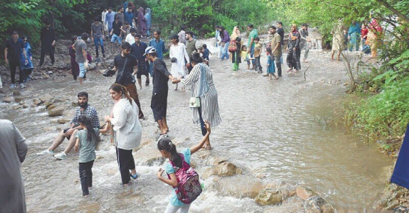 Heavy rains lash Islamabad and Rawalpindi; Margalla hills trails closed