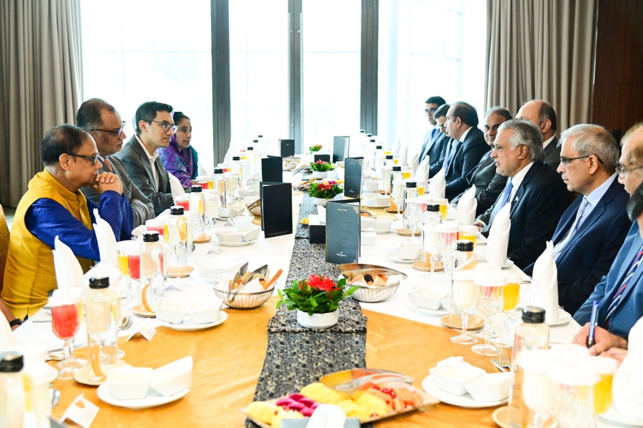 Pakistan seeks closer trade links with Bangladesh during FM Dar's visit