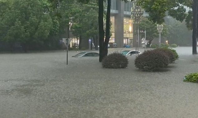 Flash flood in Northern China kills eight, four missing