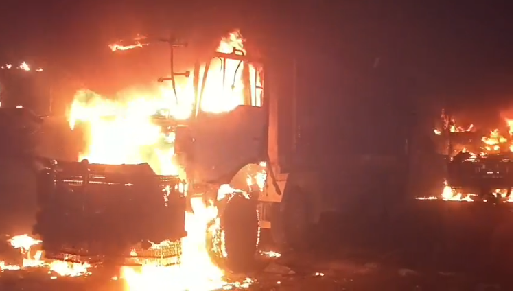 Two siblings killed in Karachi, mob torches seven dumpers