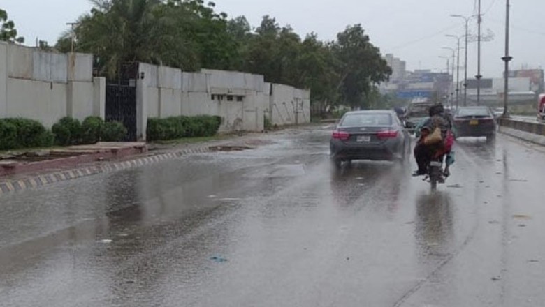 Rainy morning brings pleasant weather to Karachi