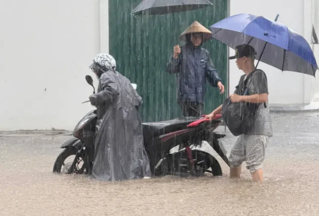 Typhoon Kajiki kills three, floods streets in Hanoi, causes widespread damage across Vietnam