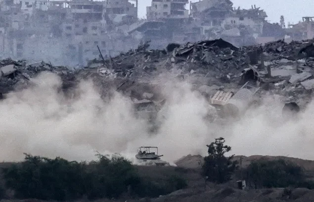 Israel destroys Southern Zeitoun in Gaza city as civilian death toll mounts