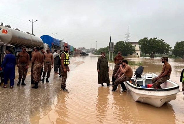 Pakistan Army actively rescues citizens after heavy rains in Karachi