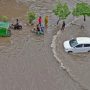 Heavy rainfall triggers flash floods in Gujrat