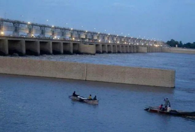 Water inflow at Kotri Barrage climbs to 376,000 cusecs