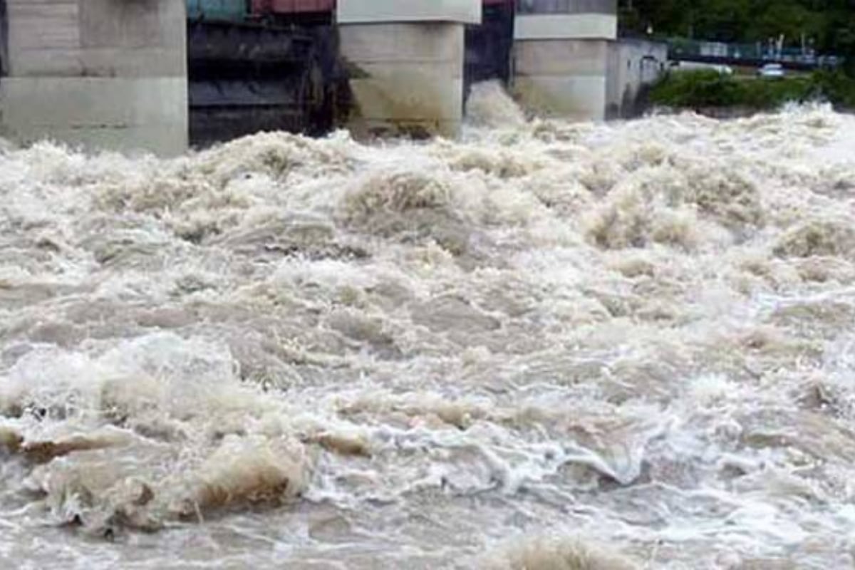 High flood alert issued at Guddu Barrage as Indus River surges