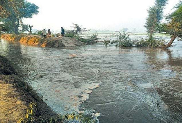 Rahim Yar Khan hit by severe flooding as Indus River riverbank wall collapses