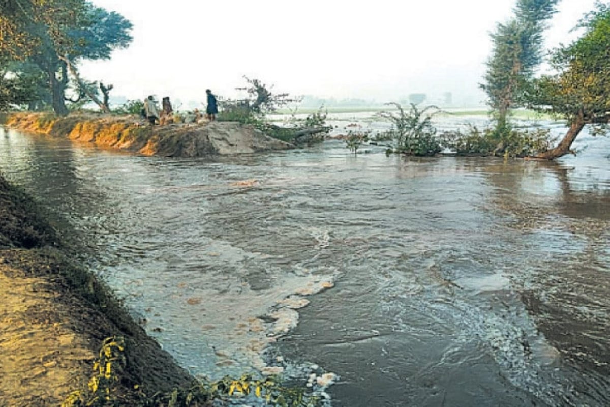 Rahim Yar Khan hit by severe flooding as Indus River riverbank wall collapses