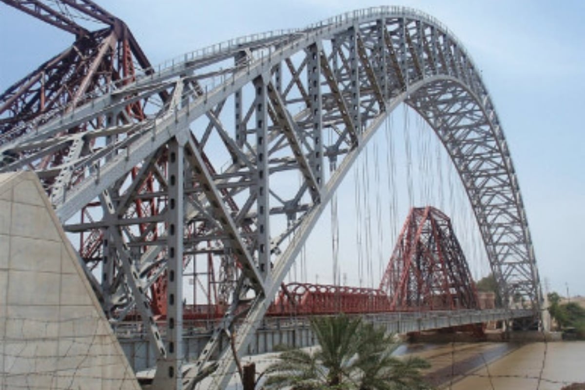 Karachi court suspends Bhains Colony Railway bridge construction