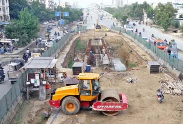 Karachi Mayor calls for urgent completion on Green and Red Line construction works